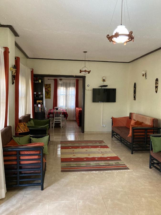 Okra House Hotel Entebbe Buitenkant foto