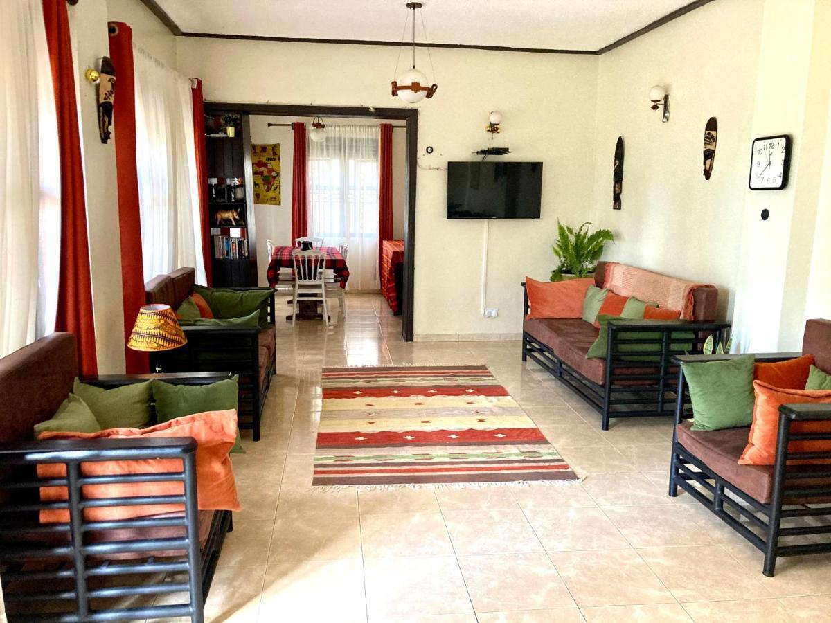 Okra House Hotel Entebbe Buitenkant foto
